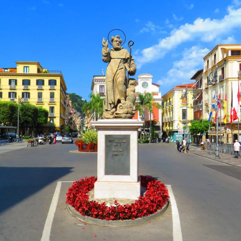 The Secrets of Piazza Tasso: History and Traditions in the Heart of Sorrento